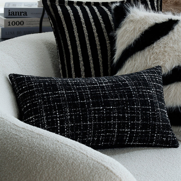 Rechteckiges Zierkissen mit Bouclé‑Tweed‑Struktur Karnz