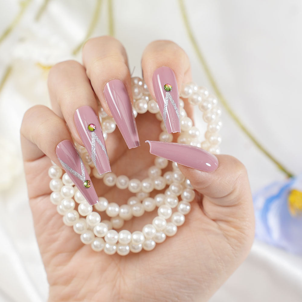 Glamouröse Stiletto-Nagelspitzen Karnz