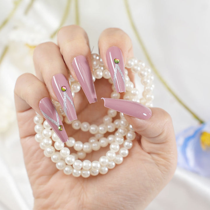 Glamouröse Stiletto-Nagelspitzen Karnz