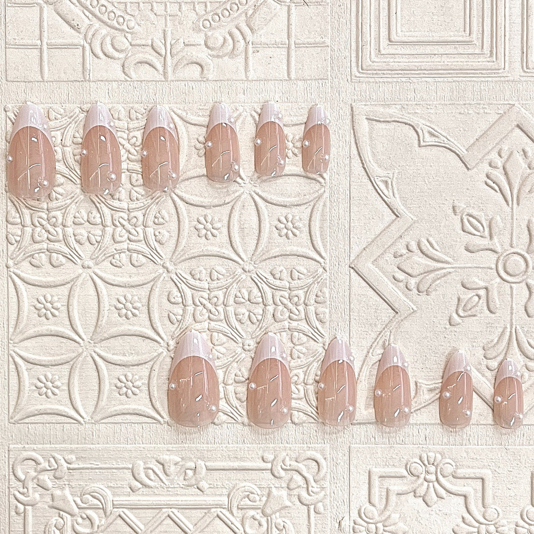 Elegantes dekoratives Press-On-Nagelset Karnz