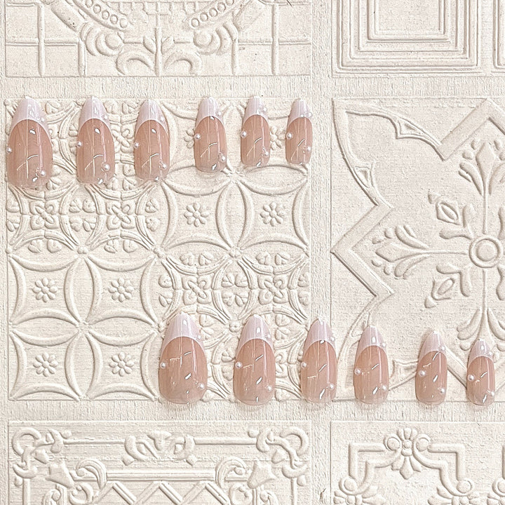 Elegantes dekoratives Press-On-Nagelset Karnz