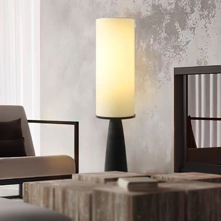 Moderner minimalistischer Stehlampe mit integriertem Beistelltisch