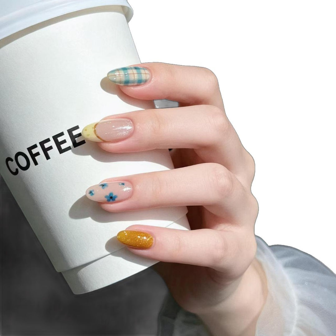 Künstlerisches Press-on-Nagelset mit floralem Design