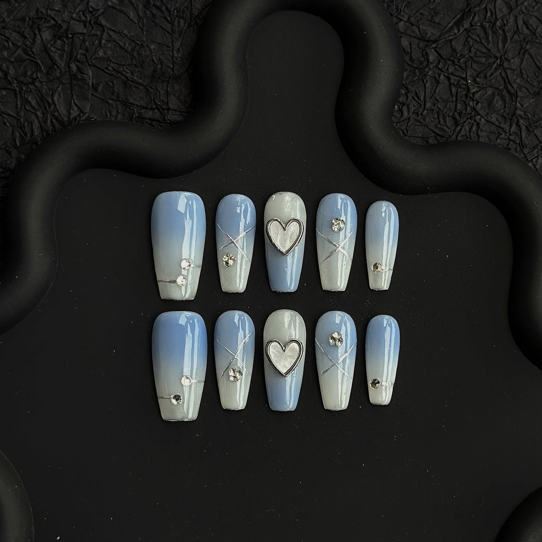 Luxus Ombré Press-On Nagelkunst Set mit Herz- und Edelsteinakzenten