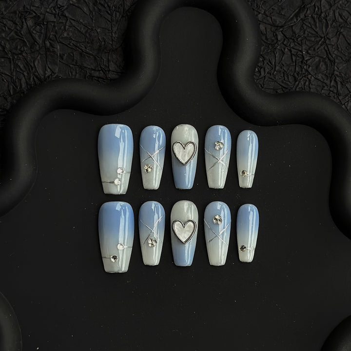 Luxus Ombré Press-On Nagelkunst Set mit Herz- und Edelsteinakzenten