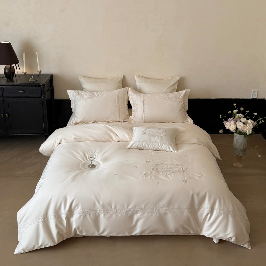 Bestickte Satin Bettdeckenbezug Set mit dekorativen Kissenbezügen