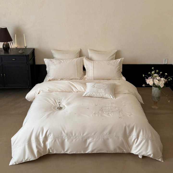 Bestickte Satin Bettdeckenbezug Set mit dekorativen Kissenbezügen