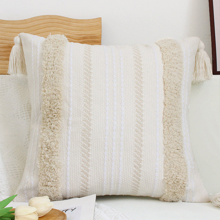 Quadratischer Boho-Kissenbezug mit handgewebter Struktur, Chenille‑Bordüren und Eckquasten Karnz