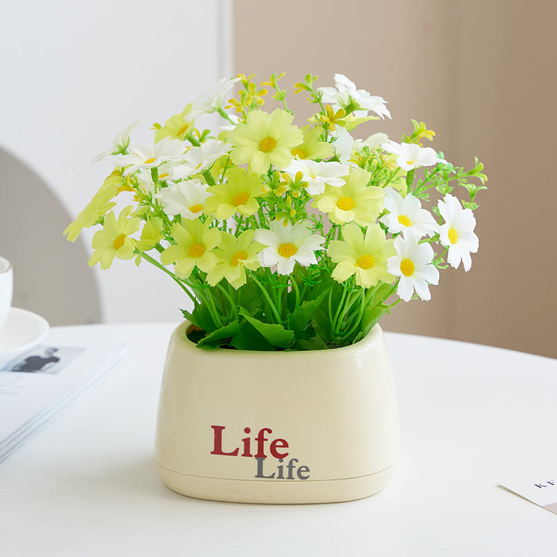 Lebensechte Dekorative Blumenanordnung