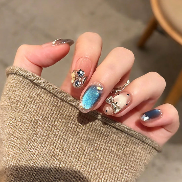 Kunstnägel im eleganten Premium Design mit Strass- und Glitzerelementen Karnz