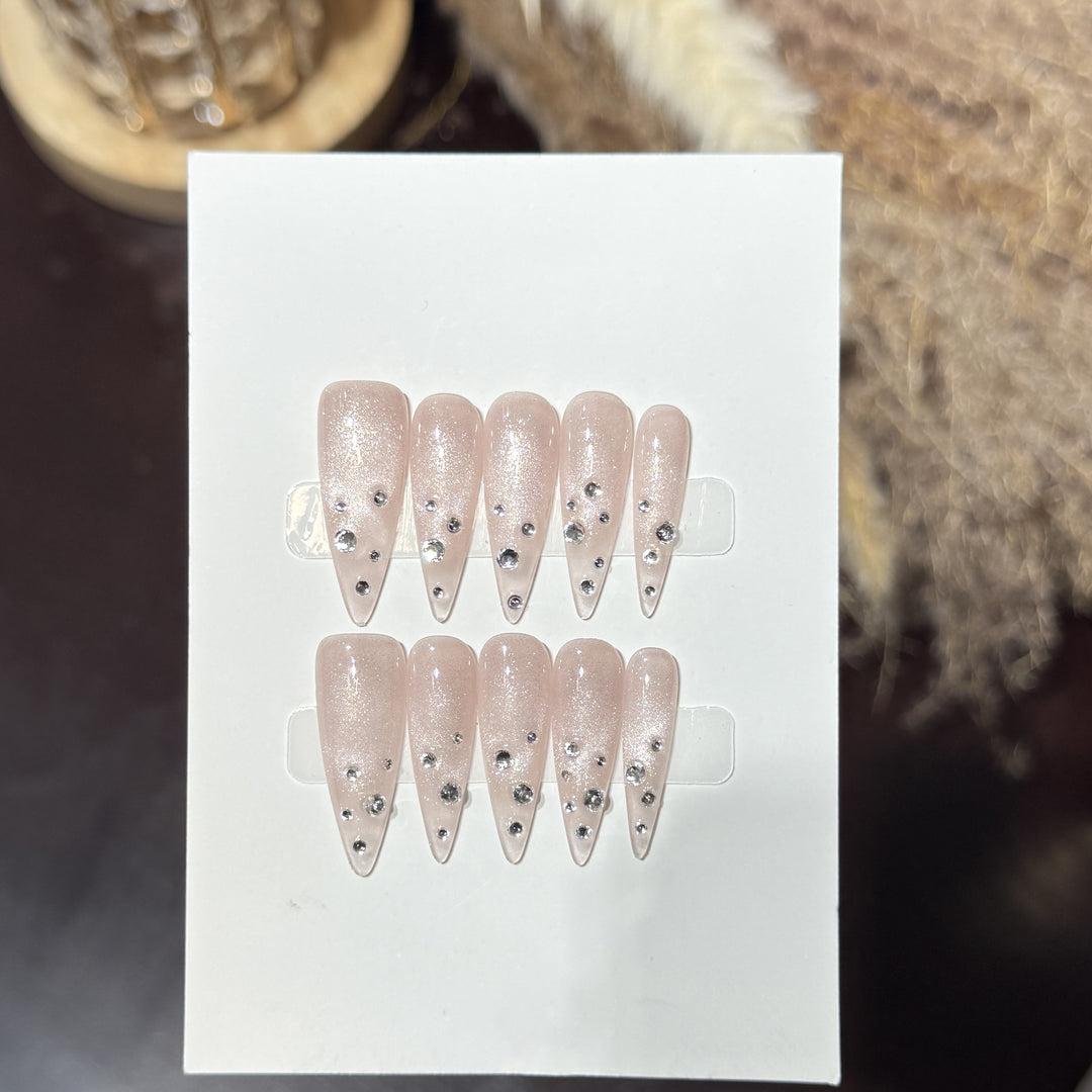 Elegante mit Strass veredelte Stiletto Press-On Nägel Karnz