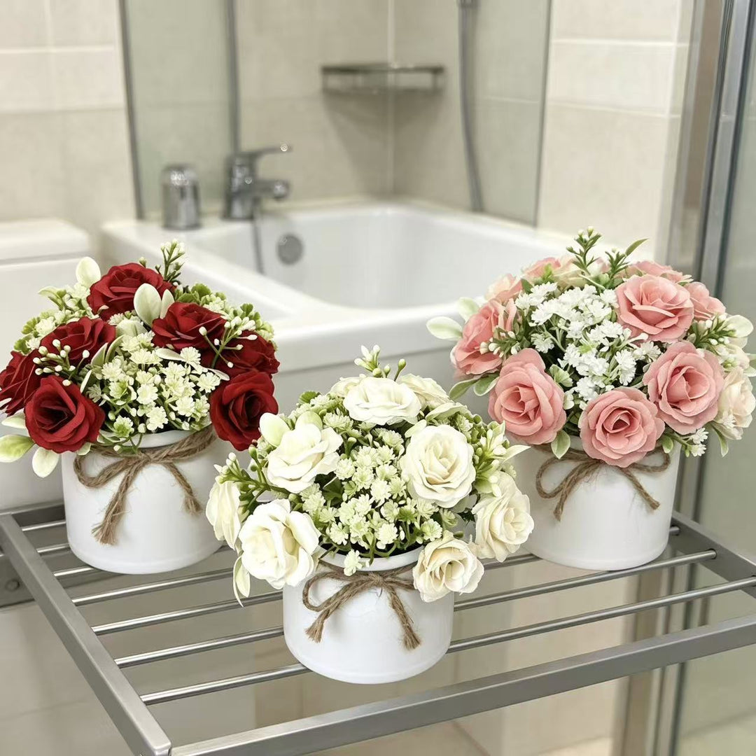 Lebensechter Blumenstrauß in dekorativem Topf für die wohnkultur