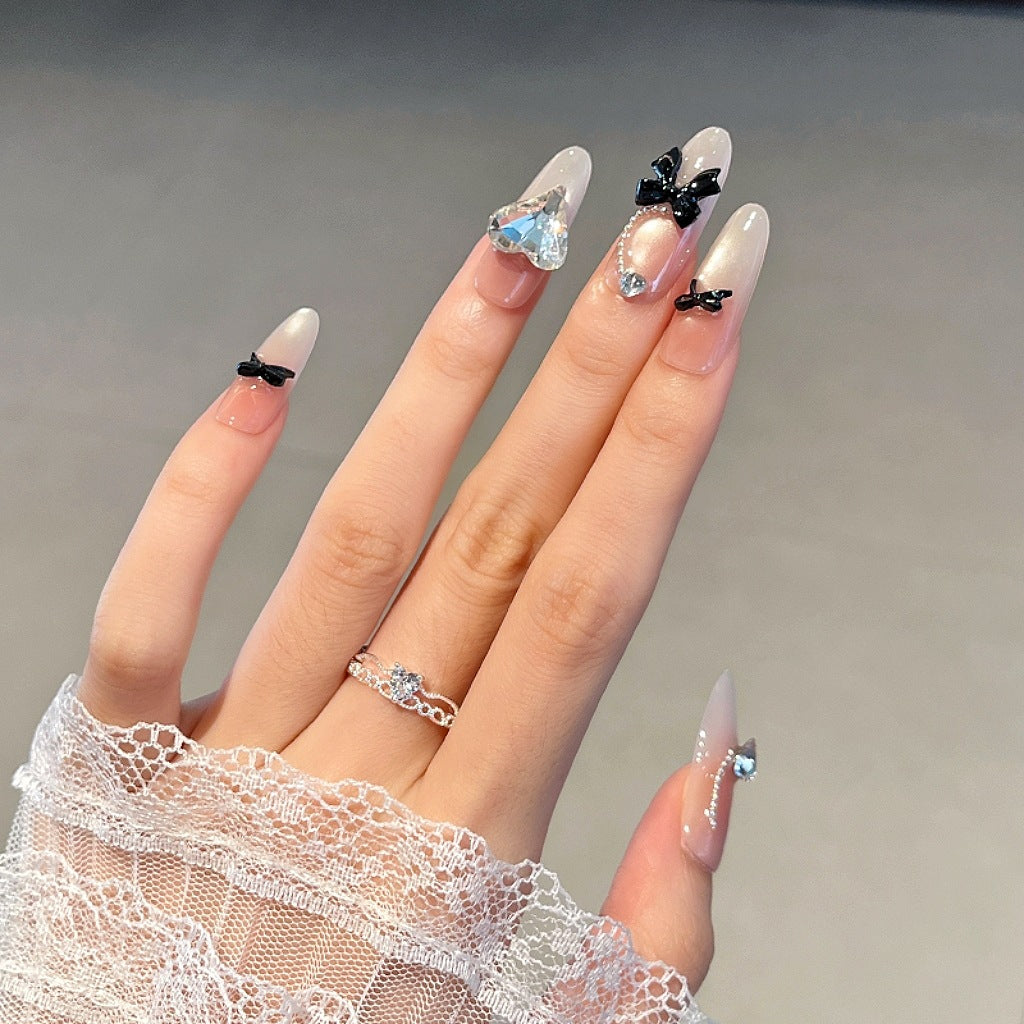 Dekorative Press-On Nagelkunst Verlängerungen Karnz