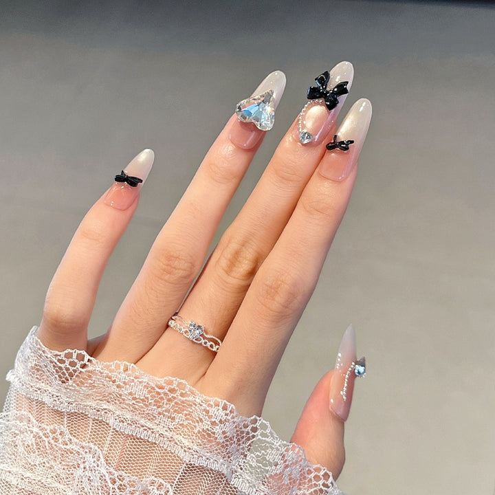 Dekorative Press-On Nagelkunst Verlängerungen Karnz