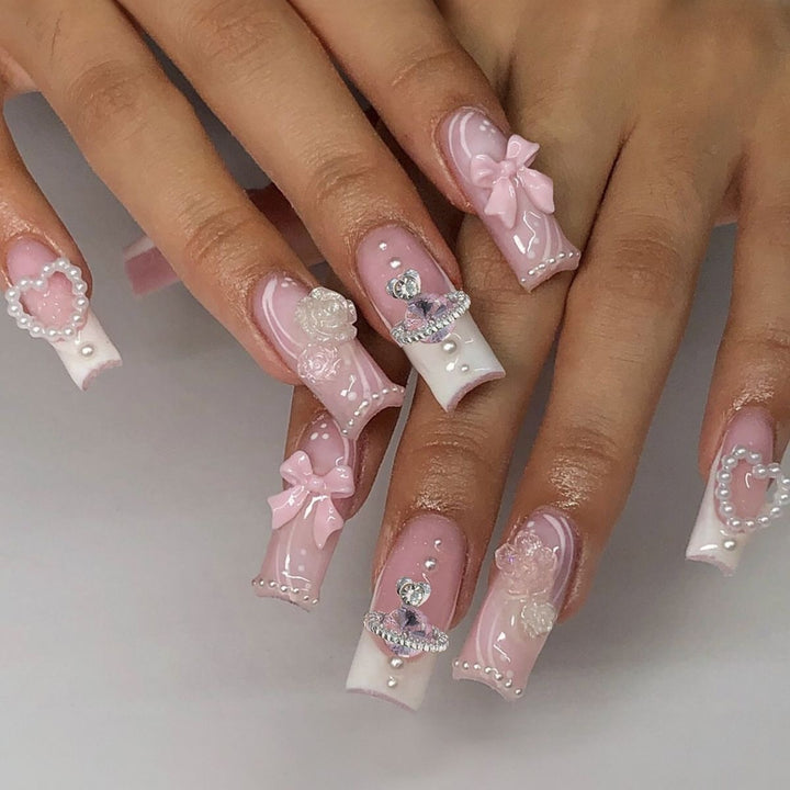 Kunstnagelset mit Glamourösen Perlen- und Glitzerelementen Karnz