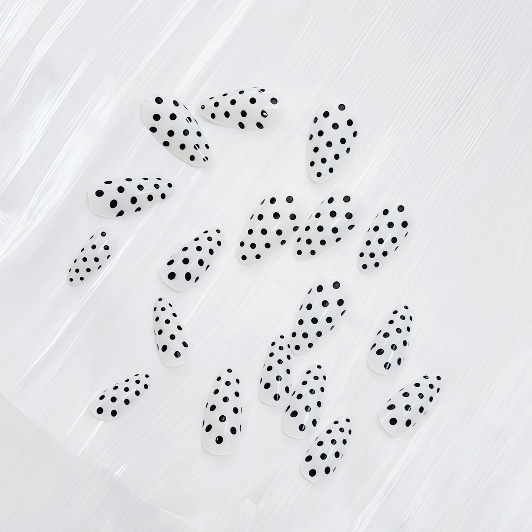 Künstlerisches Punktmuster Design Druck-Nägel Karnz