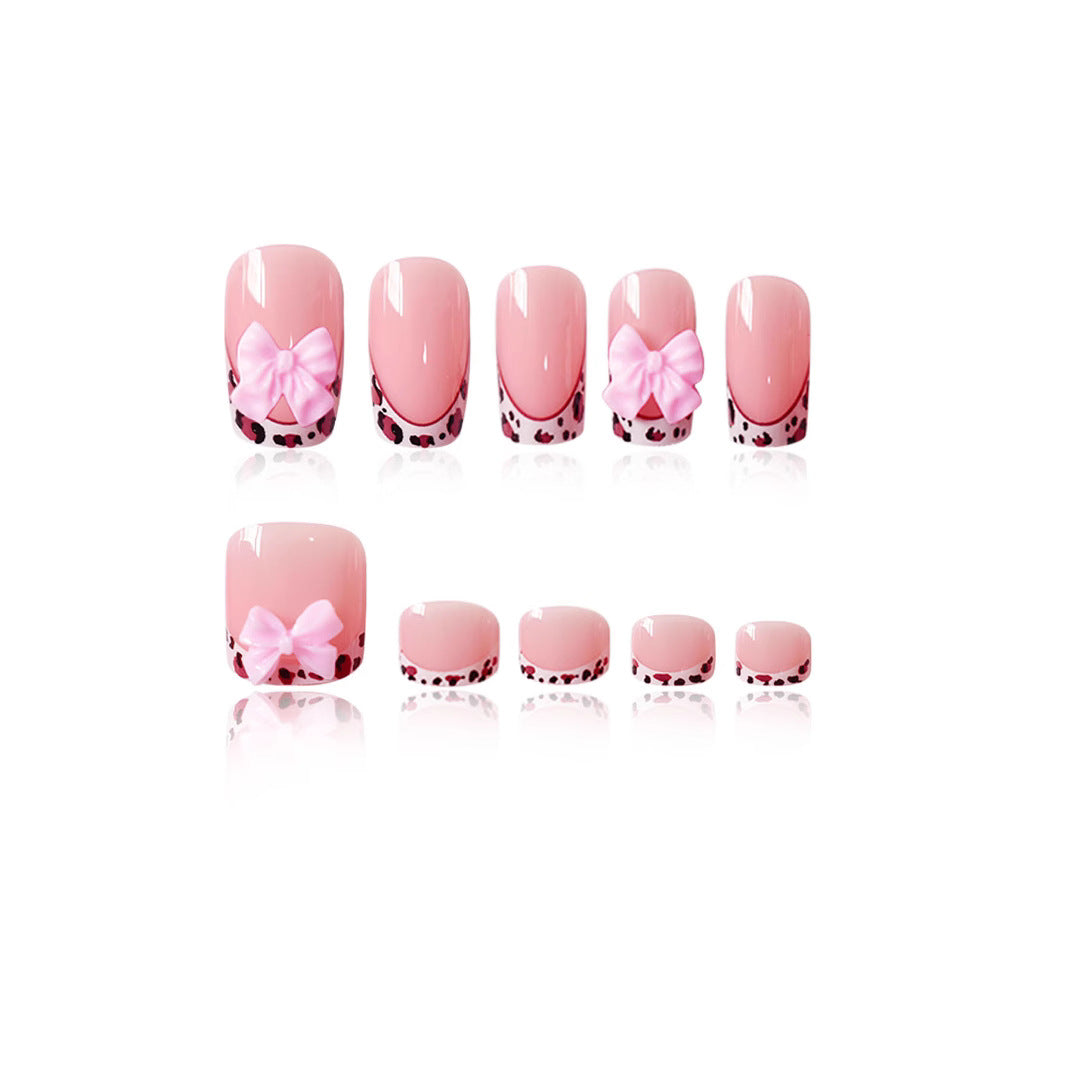 Dekoratives Nagelkunst-Design Karnz