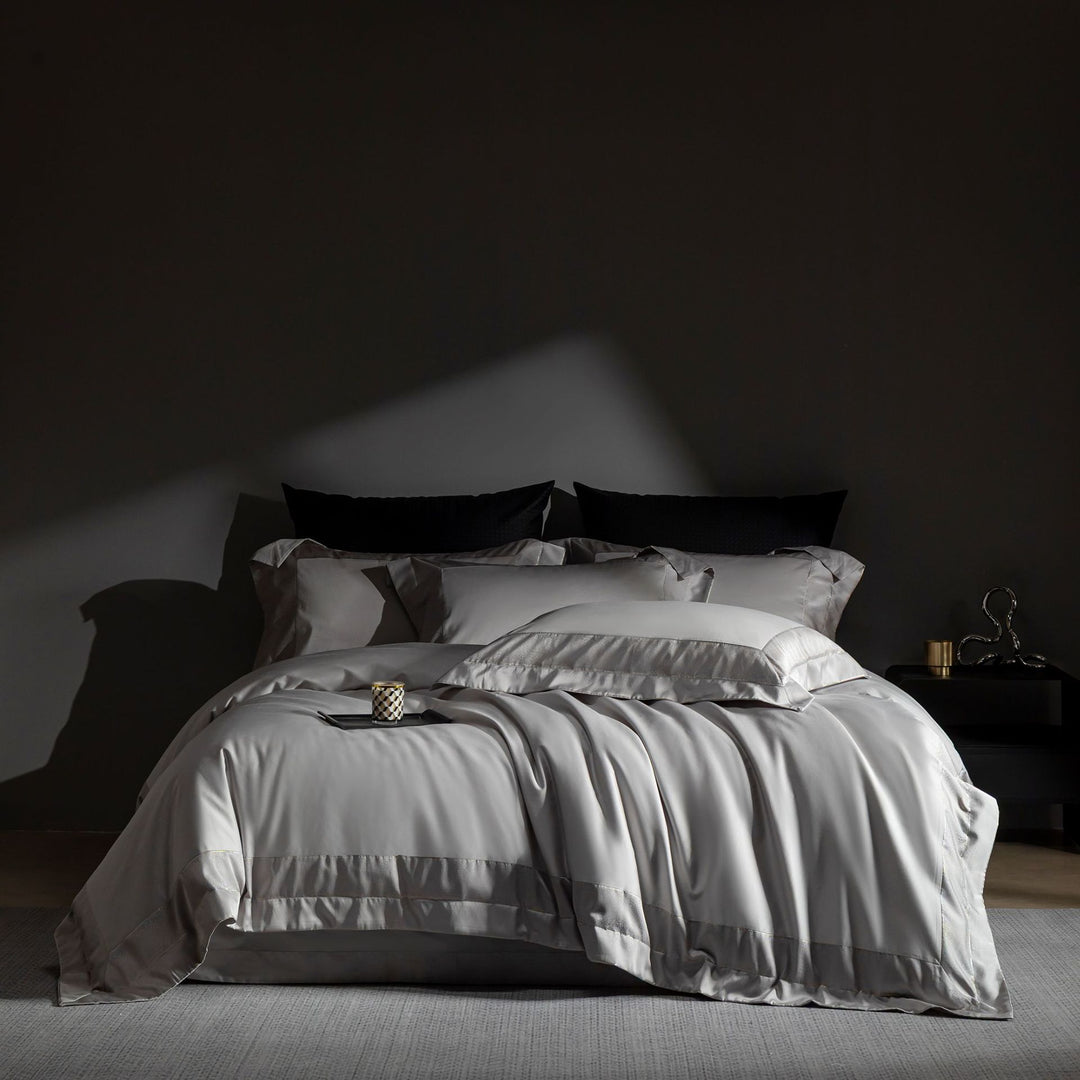 Hotel-Grade Seidiger Satin Bettdeckenset mit verstecktem Verschluss & Eckenbindungen