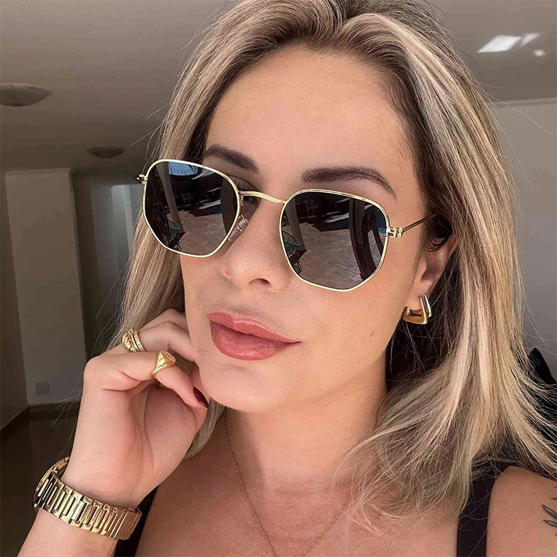 Damen Oversized Sonnenbrille mit elegantem goldenen Metallrahmen und massivem UV-Schutz Karnz