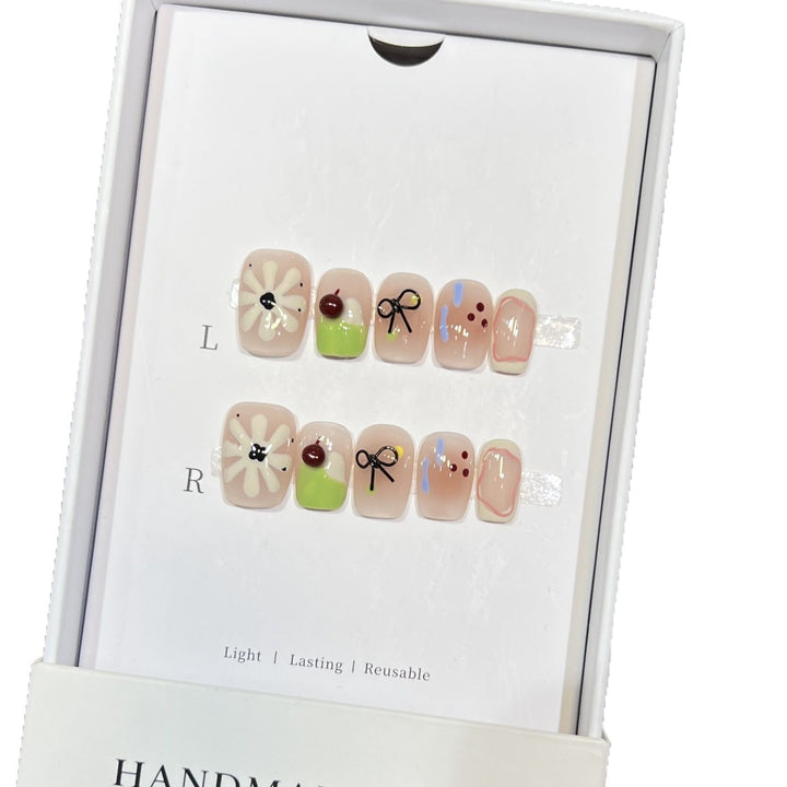 Künstlerisches Florales Press-On Nagelset mit Wiederverwendbarem Design Karnz