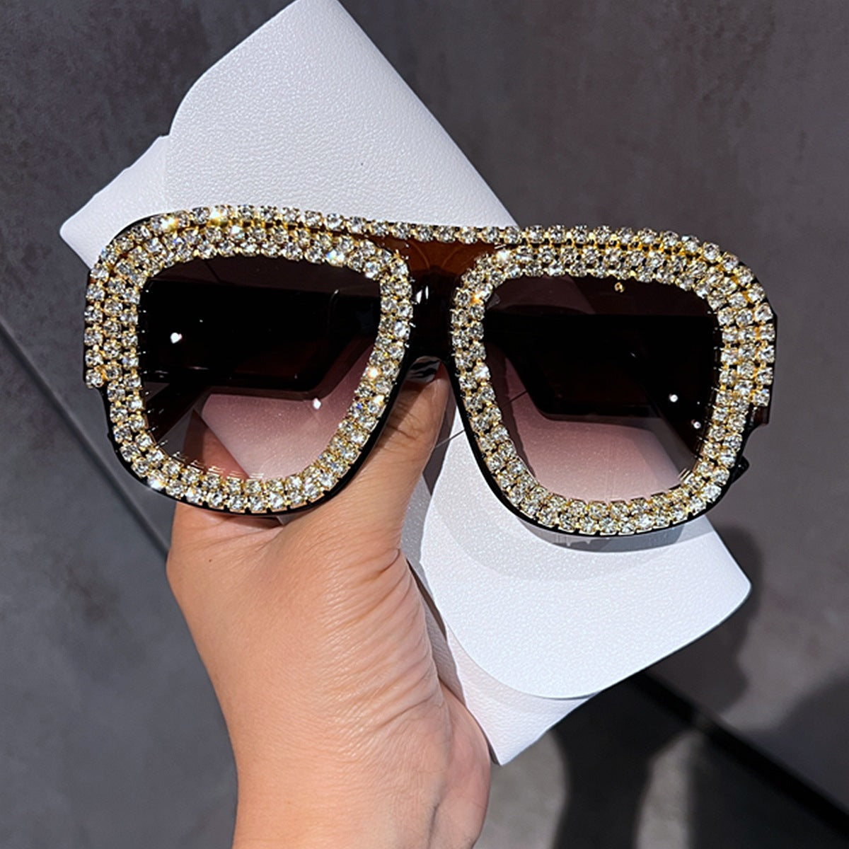 Damen Glamouröse Sonnenbrille mit extravagantem Kristallrahmen Karnz