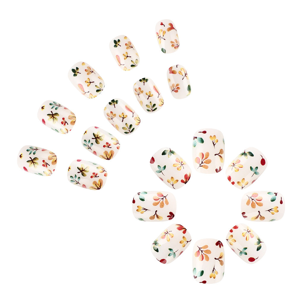Florale Press-On Nagelkunst Karnz