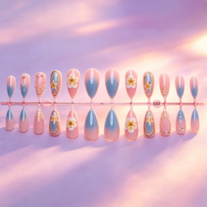 Künstlerisches Nageldesign-Set mit floralen und maritimen Akzenten Karnz