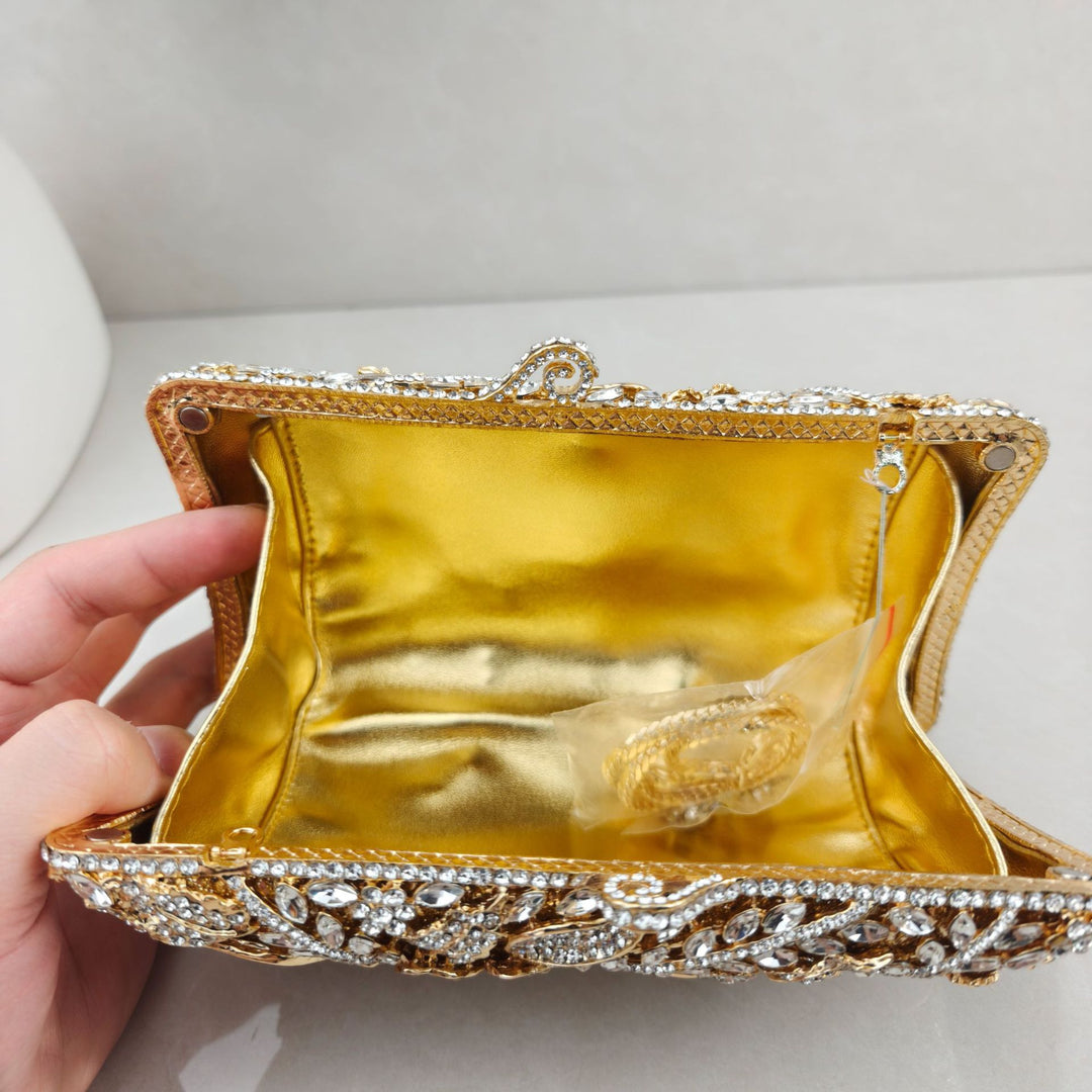 Blumig verzierte Abend-Clutch