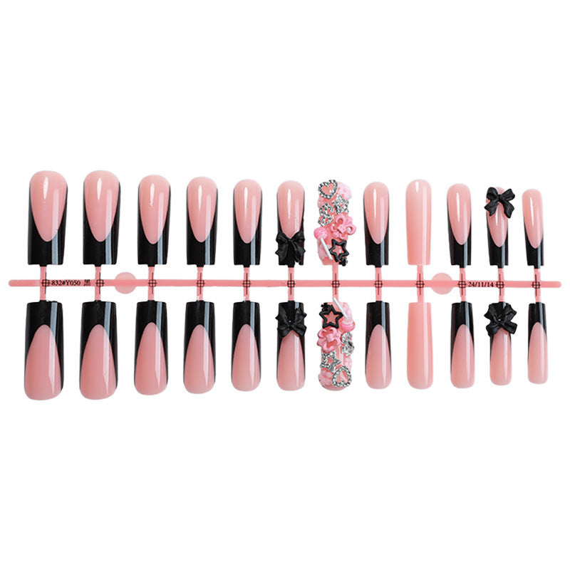Dekoratives Press-On Nagelkunst-Set mit Blumen- und Schleifenakzenten Karnz