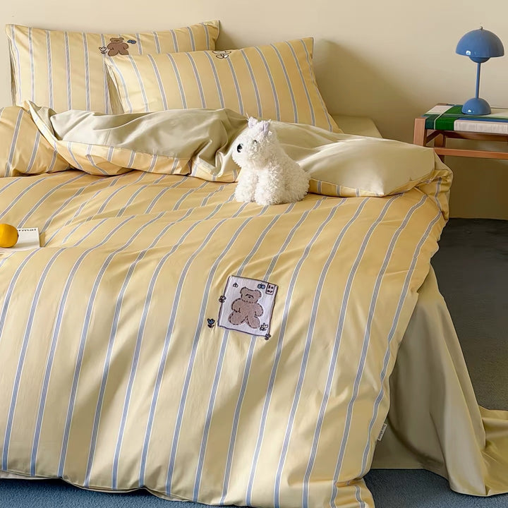 Gestreiftes Baumwollsateen-Bettbezug-Set mit besticktem Katzenpatch und verdecktem Reißverschluss