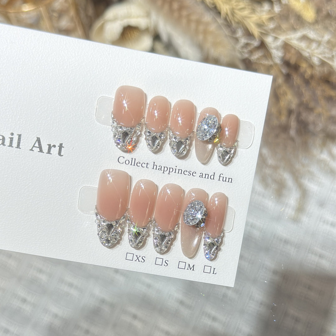 Elegante mit Strass akzentuierte Press-On-Nagelspitzen Karnz