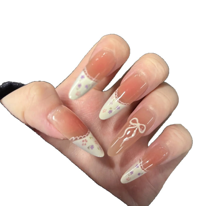 Blumenverzierte Press-On Nagelset Karnz