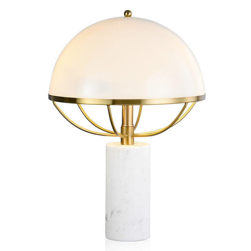 Elegante dekorative Tischlampe mit modernem Marmorfuß