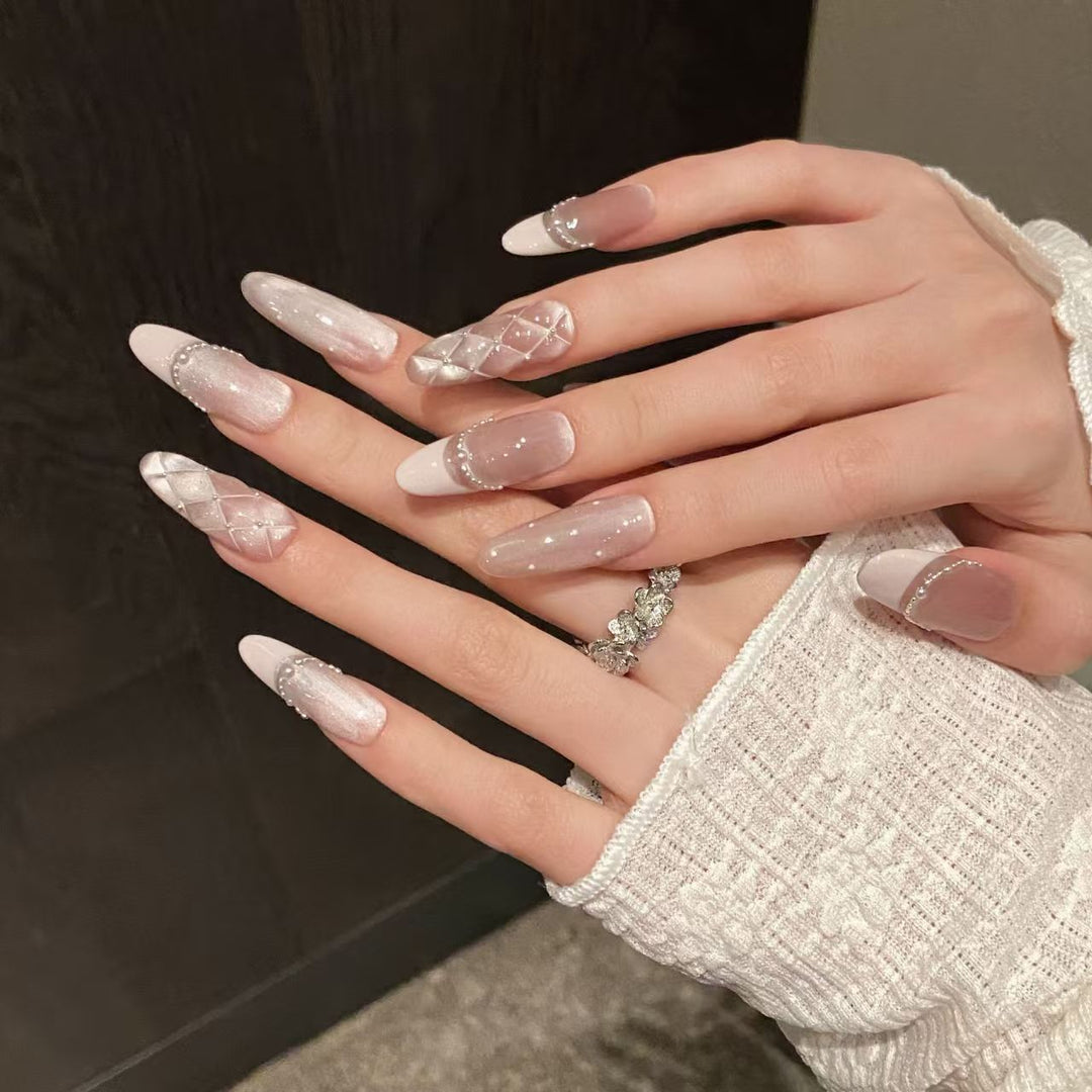 Elegante Perlen Press-On Nagelkollektion Karnz