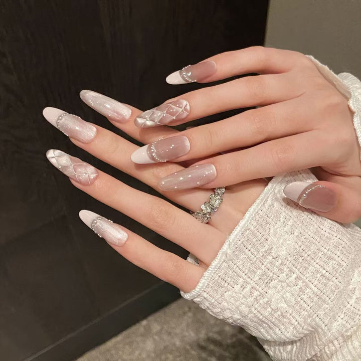 Elegante Perlen Press-On Nagelkollektion Karnz