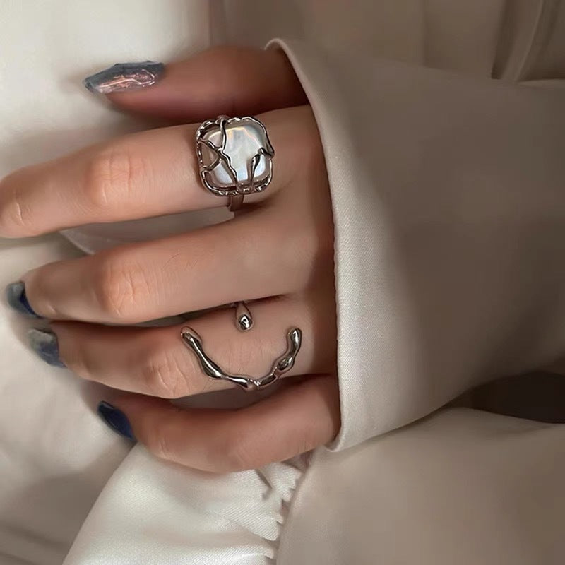 Stilvoller Ring mit Organischem Design Karnz