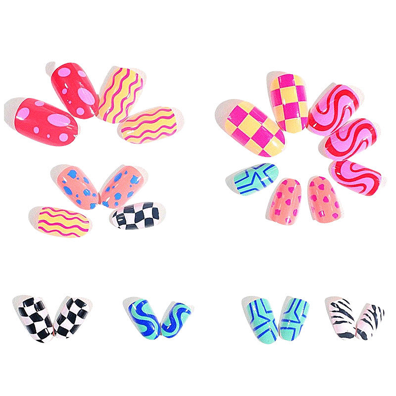 Künstlerische Nagelkunst Karnz