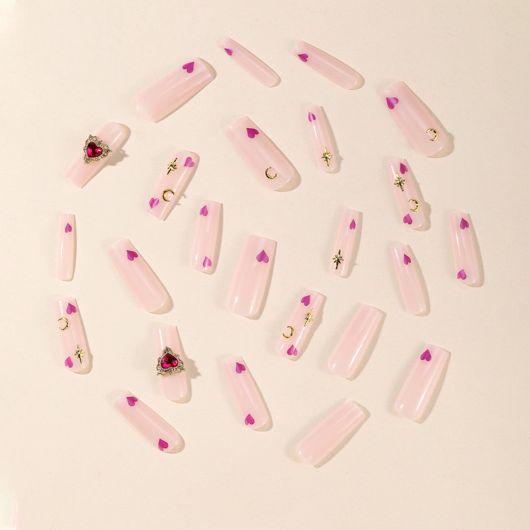 Künstlerische 3D Herz Nagelkunst Karnz
