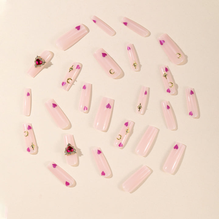 Künstlerische 3D Herz Nagelkunst Karnz