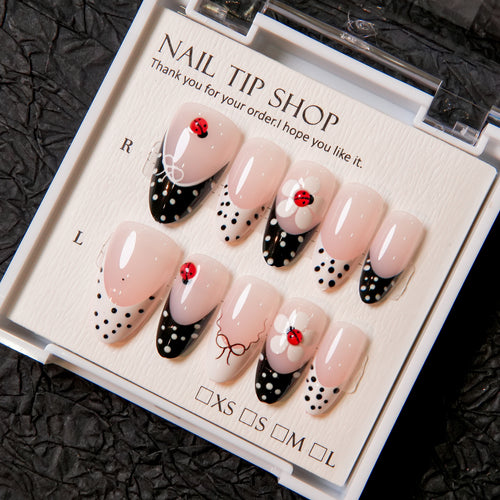 Künstlerische und dekorative Press-On-Nageltips