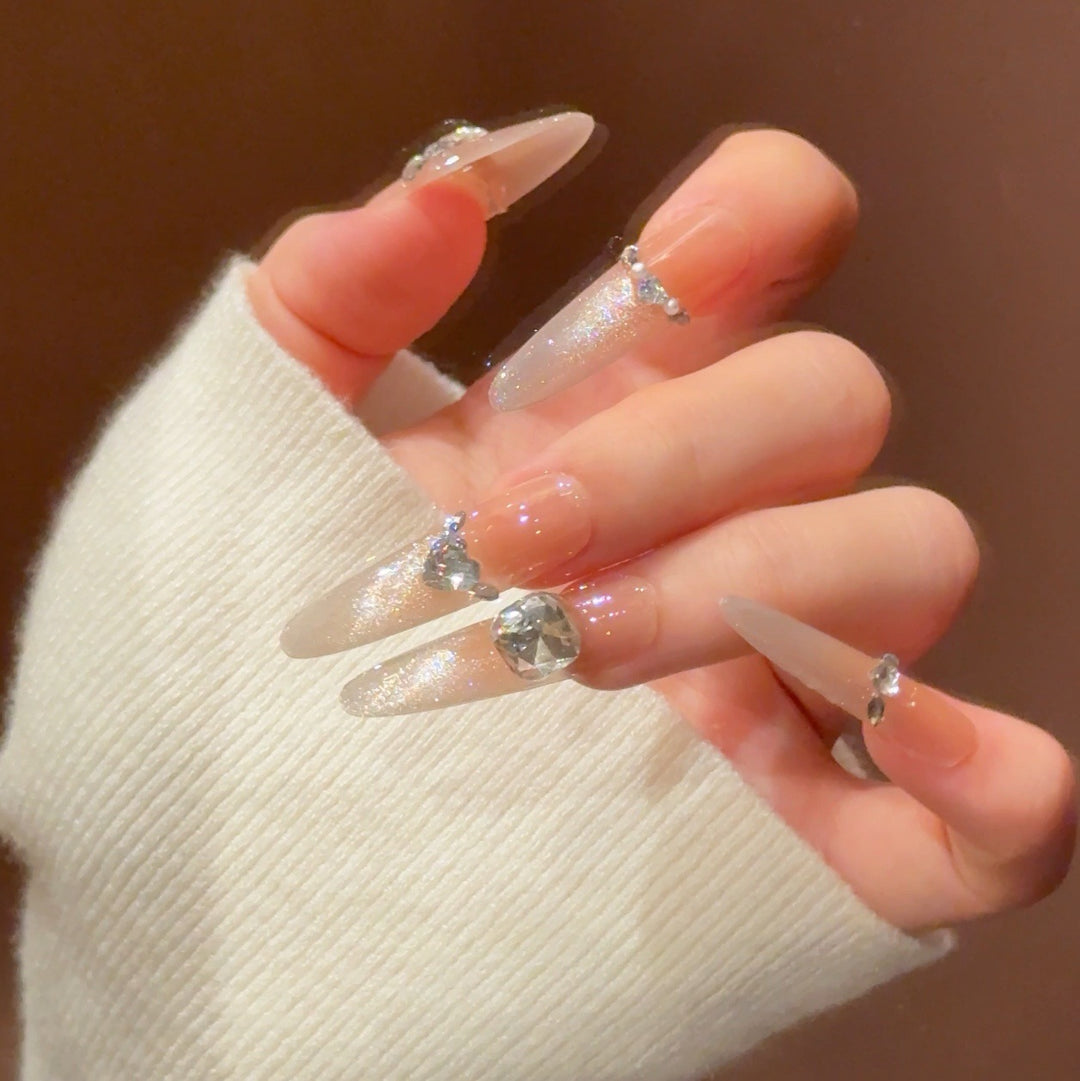 Glamouröse dekorative Press-On Nagelverlängerungen Karnz