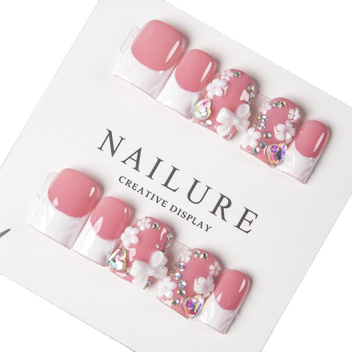Dekorative Nagelkunst
