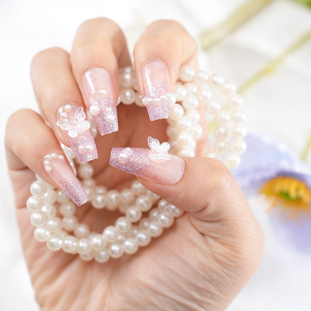 Dekorativer Nagelkunst-Set mit Schmetterlingsakzenten Karnz