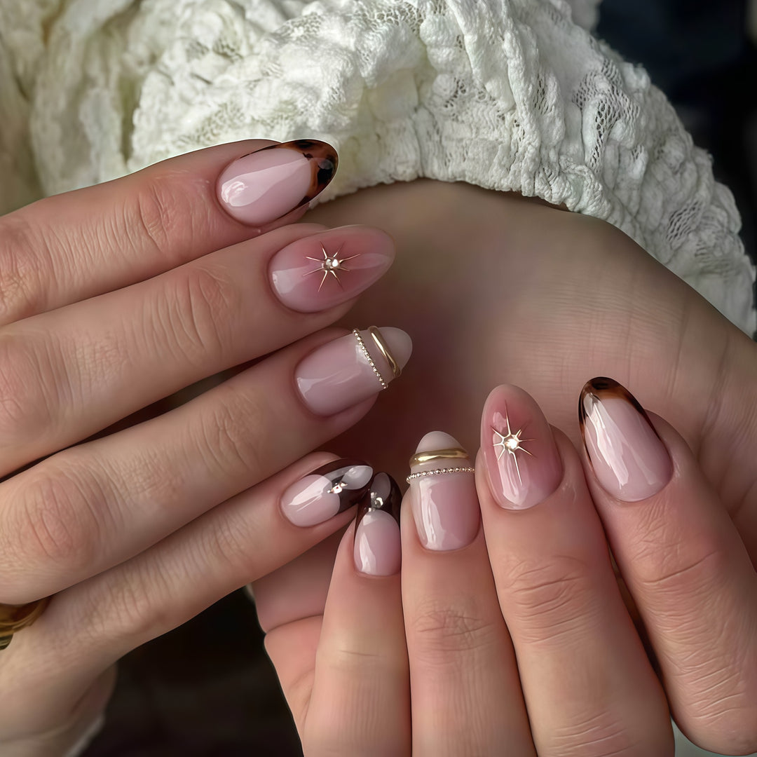 Glamouröse dekorative Press-on-Nagelkunst Karnz