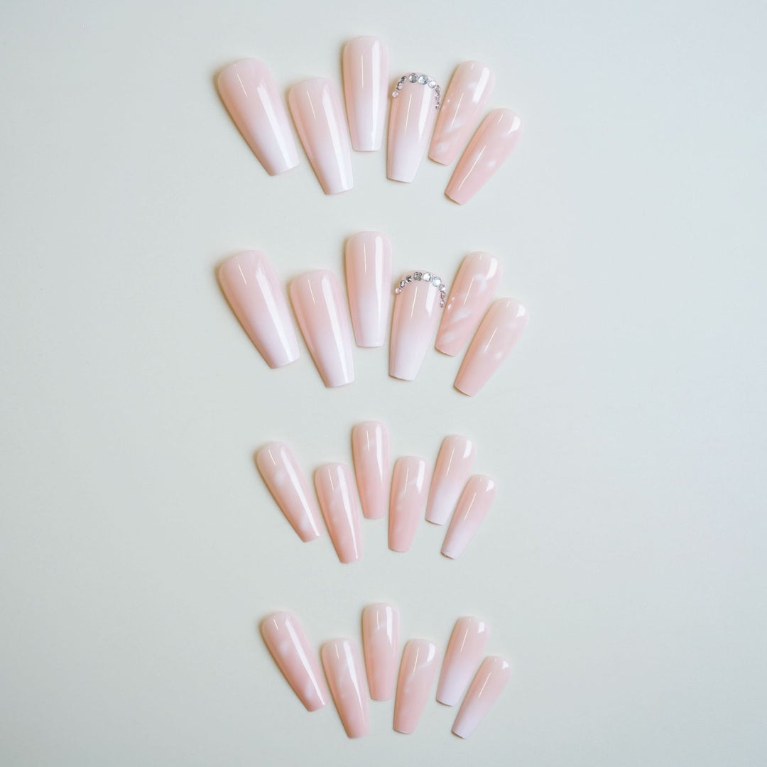 Eleganter langer Acryl Press-On Nagelset mit Strass-Akzenten