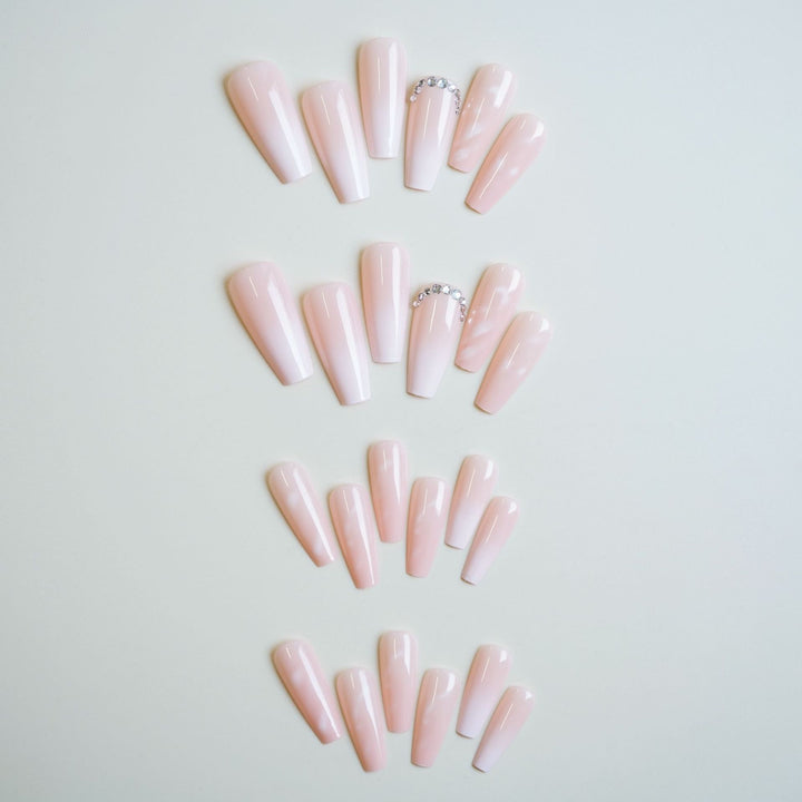 Eleganter langer Acryl Press-On Nagelset mit Strass-Akzenten