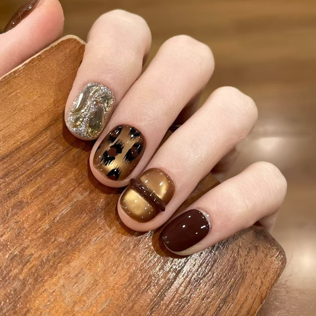 Dekorative Nagelkunst Karnz