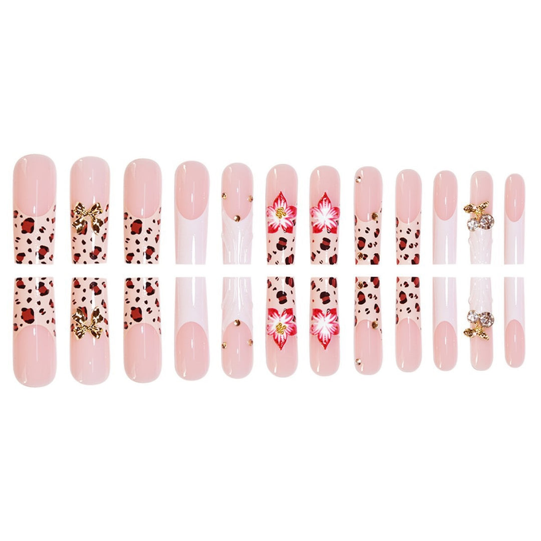 Künstlerische Acryl-Nagelerweiterungen mit floralem und tierischem Druckdesign Karnz