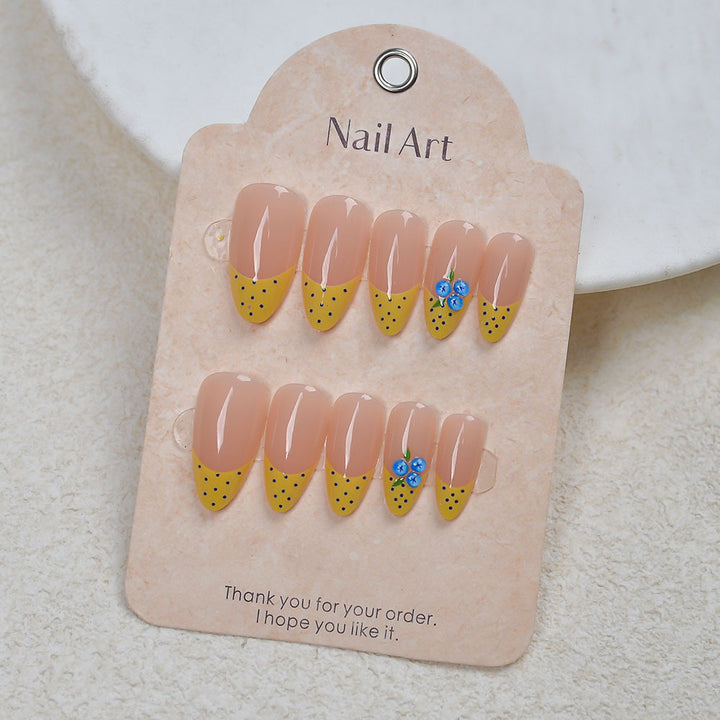 Dekoratives Press-On Nagelkunst Set Karnz