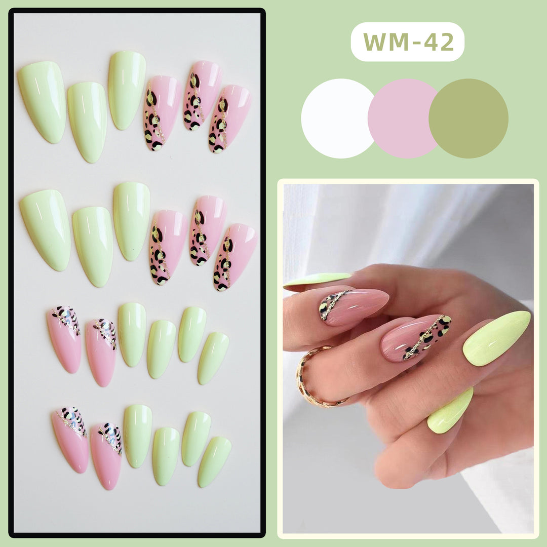 Künstlerisches Press-On Nagelset mit Leoparden-Design